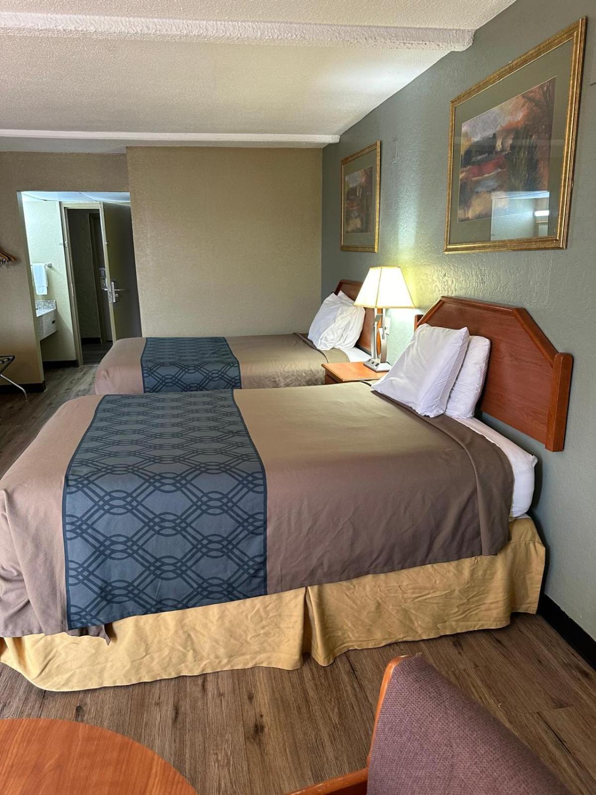 Rodeway Inn Stone Mountain Tucker Bagian luar foto