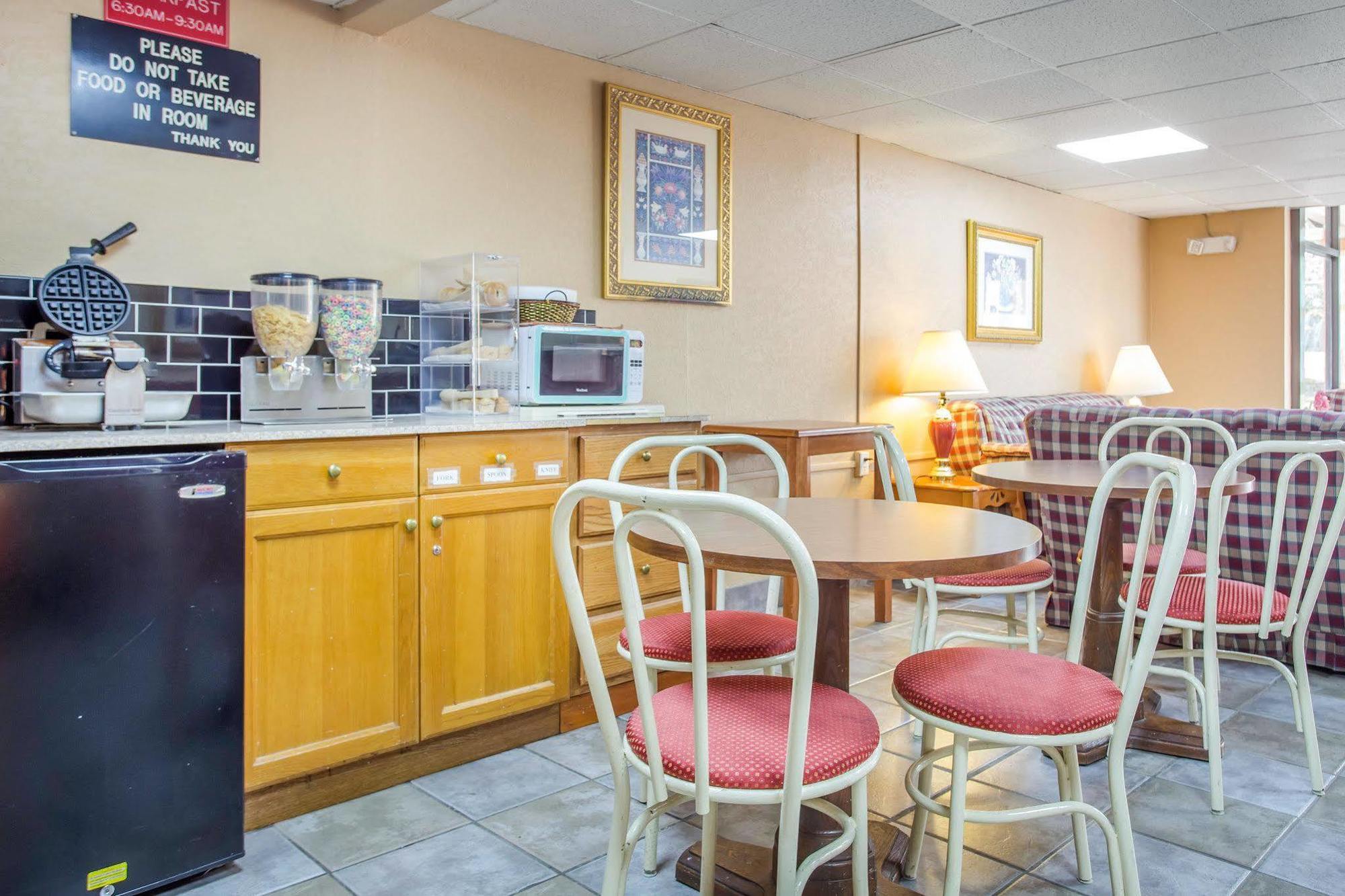 Rodeway Inn Stone Mountain Tucker Bagian luar foto